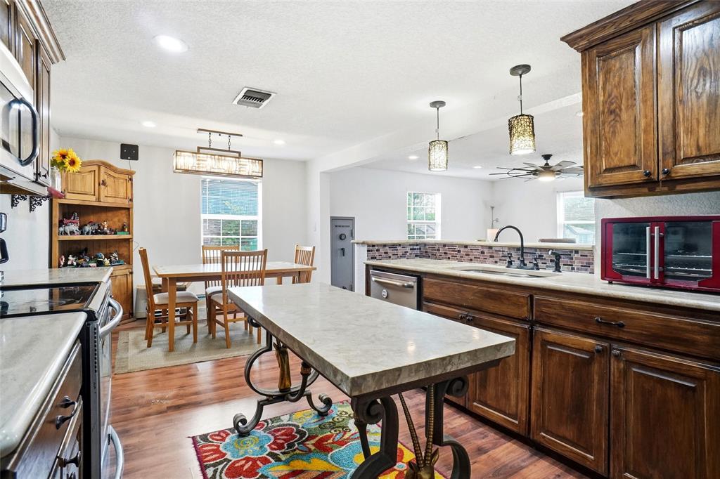 904 South Perrin Street Decatur, TX 76234 - Photo 6 of 31