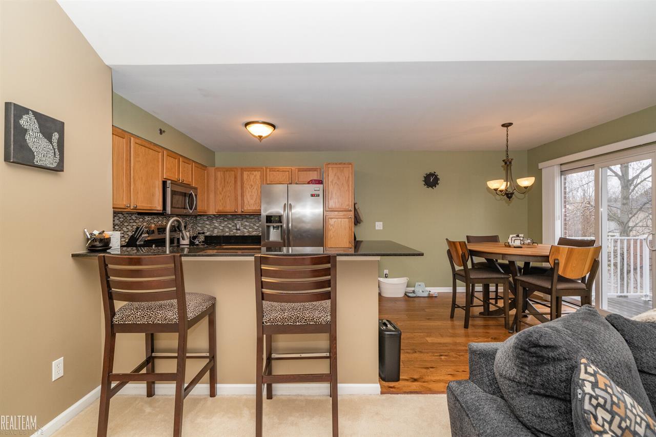 1716 Deepwood Circle, Unit 43 Rochester, MI 48307 - Photo 7 of 18