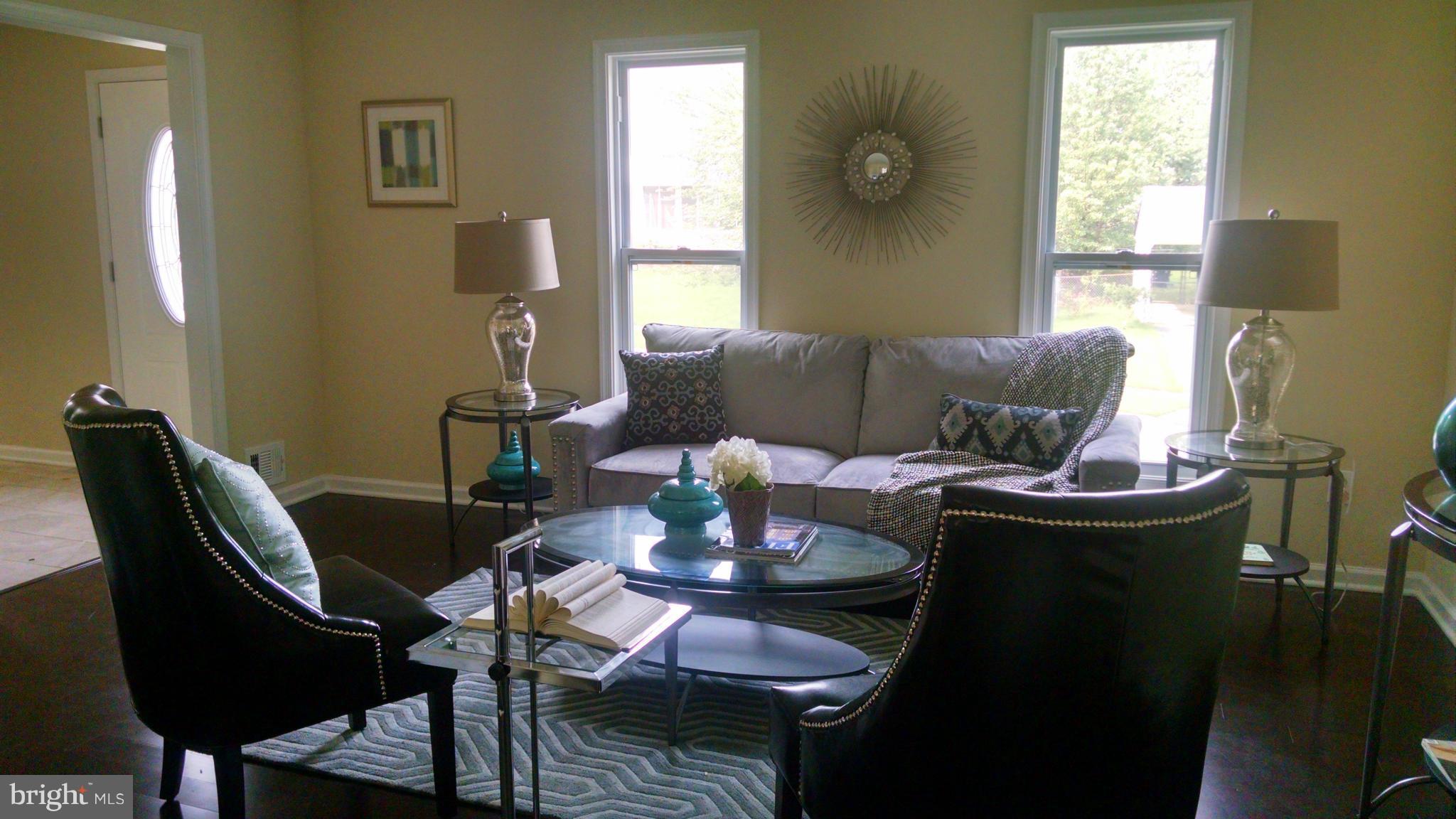 7714 Jaffrey Road Fort Washington, MD 20744 - Photo 4 of 20 Living Room