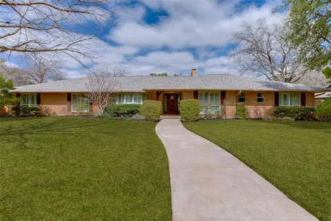 a front view of house with yard