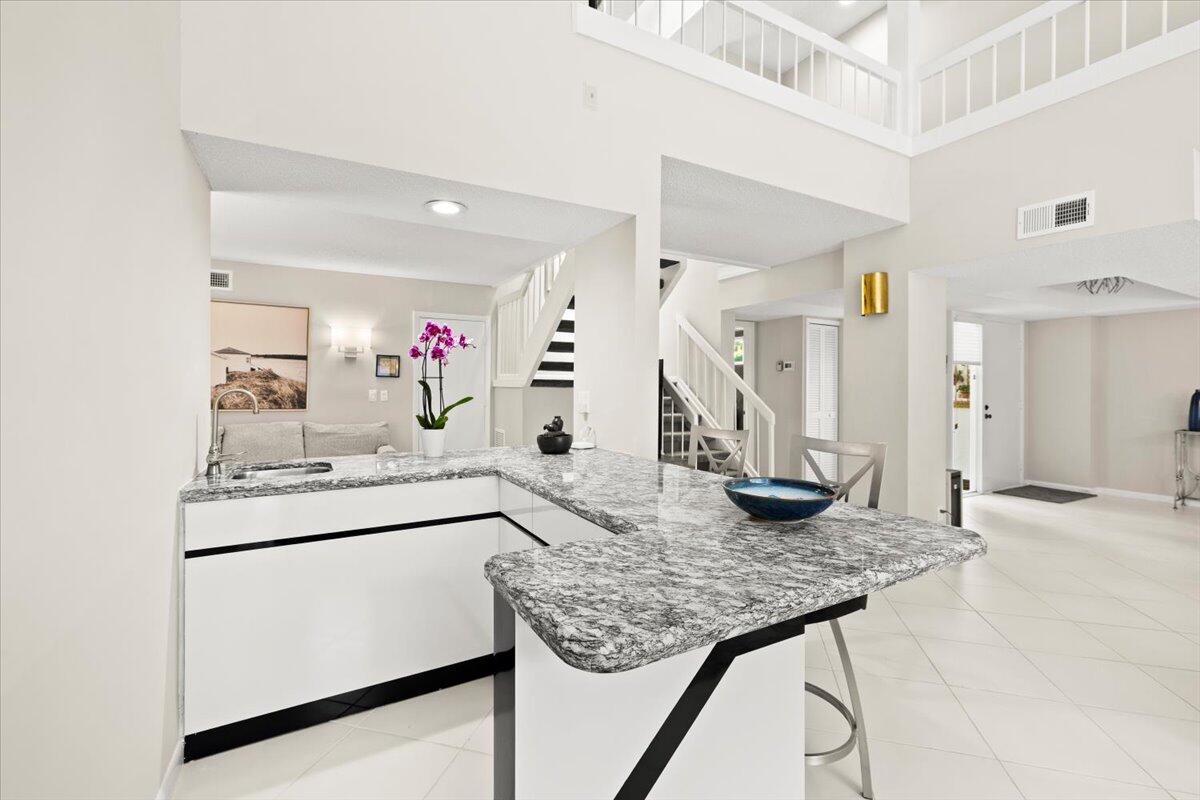 7338 Woodmont Court Boca Raton, FL 33434 - Photo 10 of 62 12-424A0494