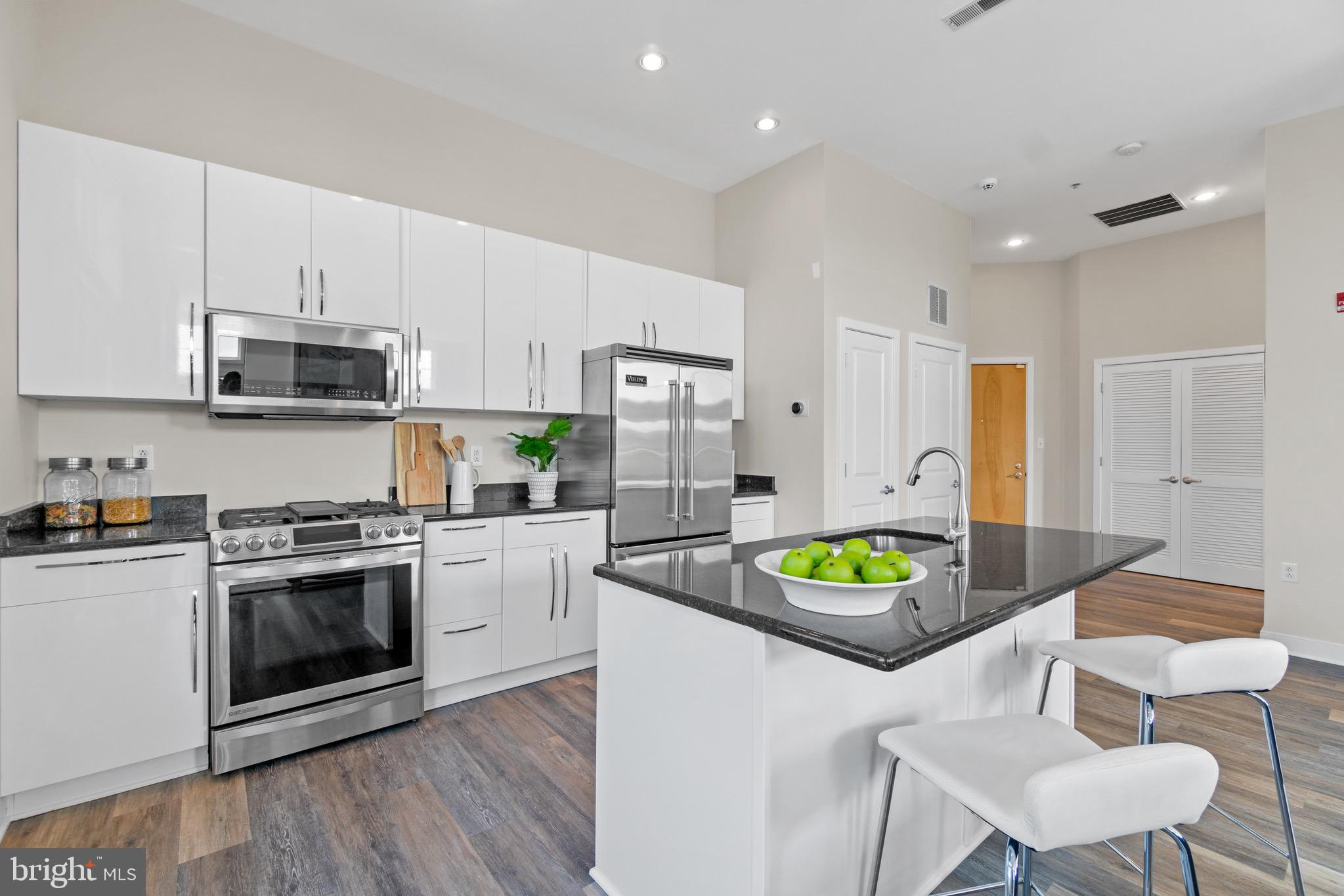 181 East Reed Avenue, Unit 407 Alexandria, VA 22305 - Photo 5 of 33 Kitchen