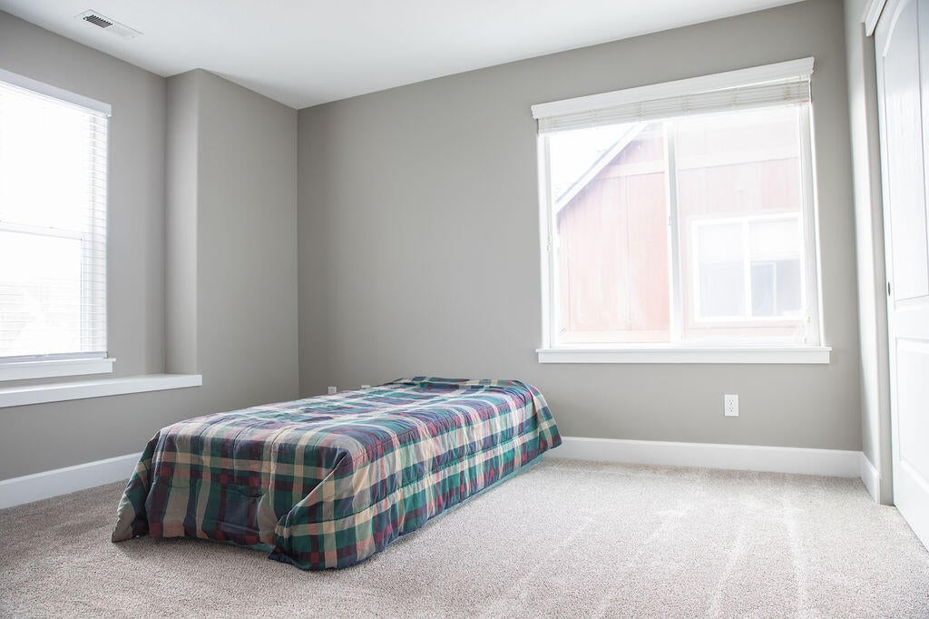 20733 Kilbourne Loop Bend, OR 97701 - Photo 25 of 29 3rd bedroom