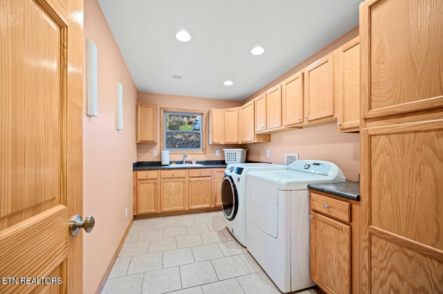 836 Sandra Way Kodak, TN 37764 - Photo 29 of 49 29_mud room