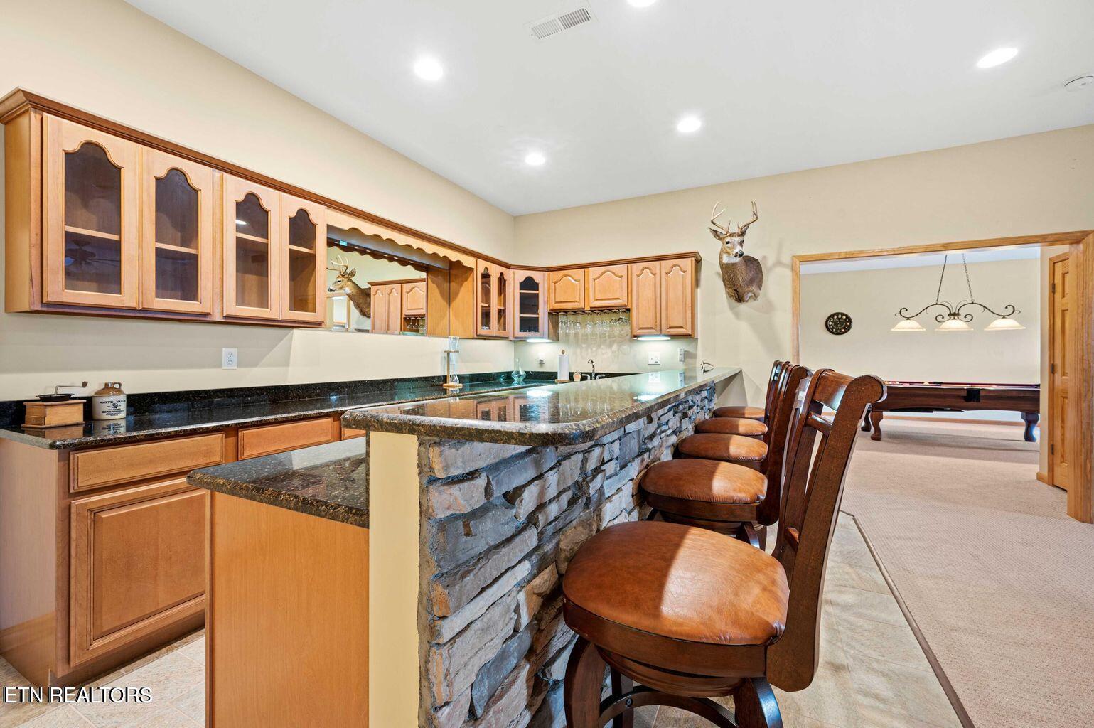 836 Sandra Way Kodak, TN 37764 - Photo 33 of 49 33_wet bar