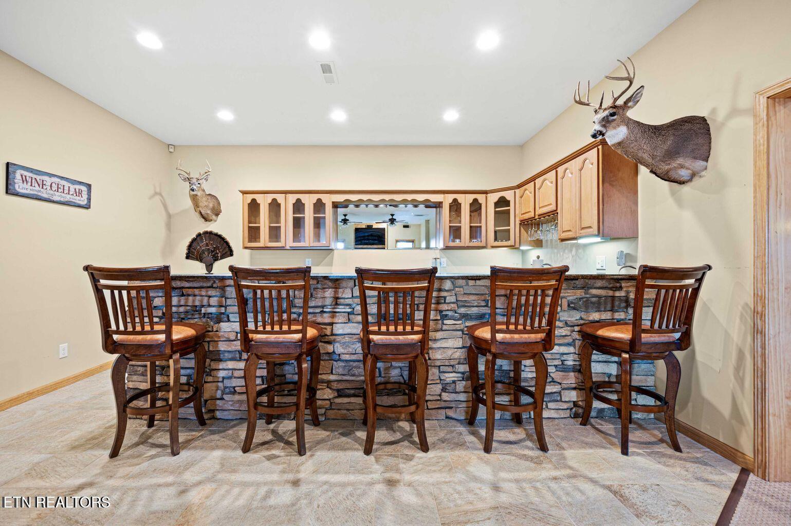 836 Sandra Way Kodak, TN 37764 - Photo 34 of 49 34_wet bar