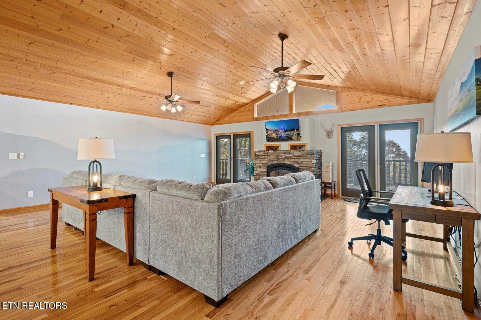 836 Sandra Way Kodak, TN 37764 - Photo 8 of 49 8_living room