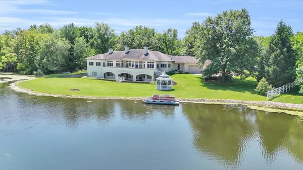 $1,100,000 | 401 M 2425 North, Mahomet, IL 61853
