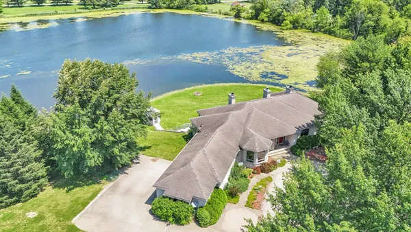 $1,100,000 | 401 M 2425 North, Mahomet, IL 61853