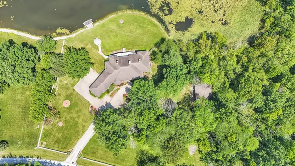 $1,100,000 | 401 M 2425 North, Mahomet, IL 61853