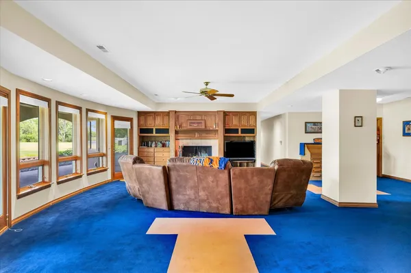 $1,100,000 | 401 M 2425 North, Mahomet, IL 61853
