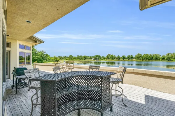 $1,100,000 | 401 M 2425 North, Mahomet, IL 61853