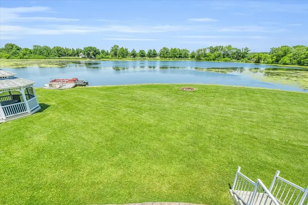 $1,100,000 | 401 M 2425 North, Mahomet, IL 61853