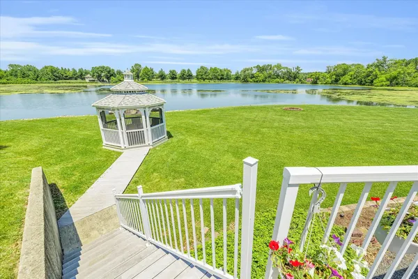 $1,100,000 | 401 M 2425 North, Mahomet, IL 61853