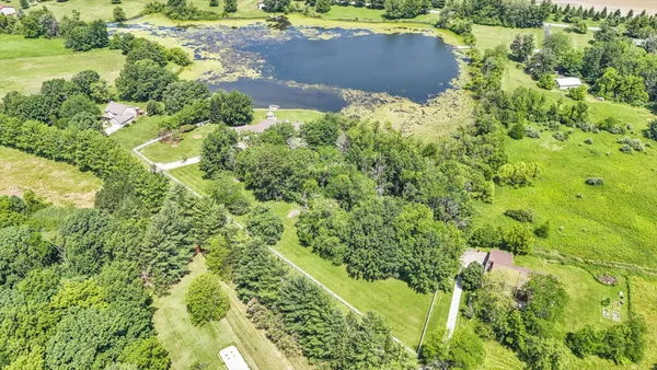$1,100,000 | 401 M 2425 North, Mahomet, IL 61853