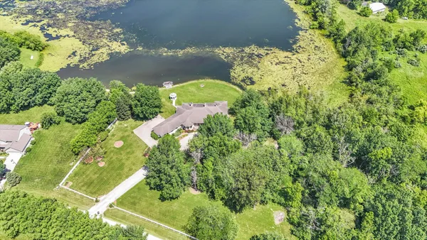$1,100,000 | 401 M 2425 North, Mahomet, IL 61853