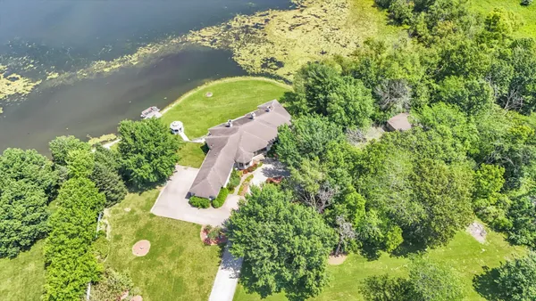 $1,100,000 | 401 M 2425 North, Mahomet, IL 61853