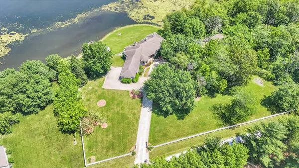 $1,100,000 | 401 M 2425 North, Mahomet, IL 61853