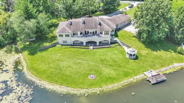 $1,100,000 | 401 M 2425 North, Mahomet, IL 61853