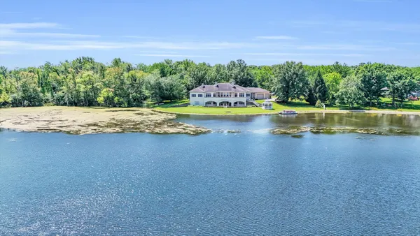 $1,100,000 | 401 M 2425 North, Mahomet, IL 61853