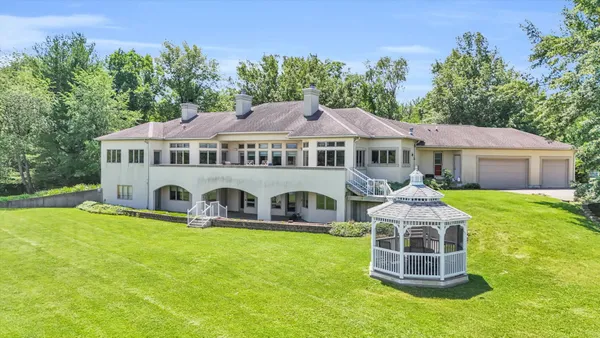 $1,100,000 | 401 M 2425 North, Mahomet, IL 61853
