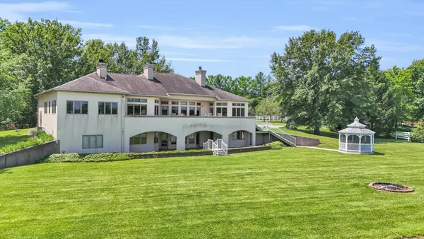 $1,100,000 | 401 M 2425 North, Mahomet, IL 61853