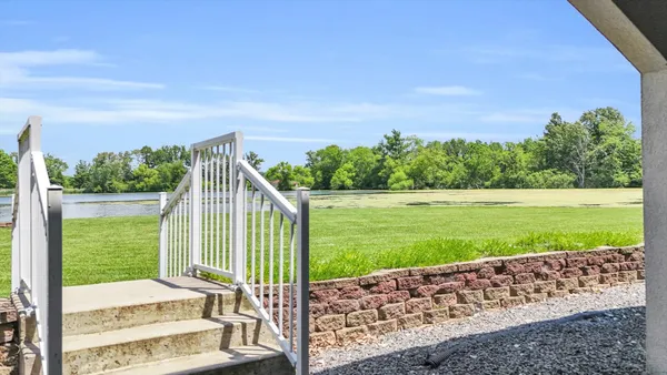 $1,100,000 | 401 M 2425 North, Mahomet, IL 61853