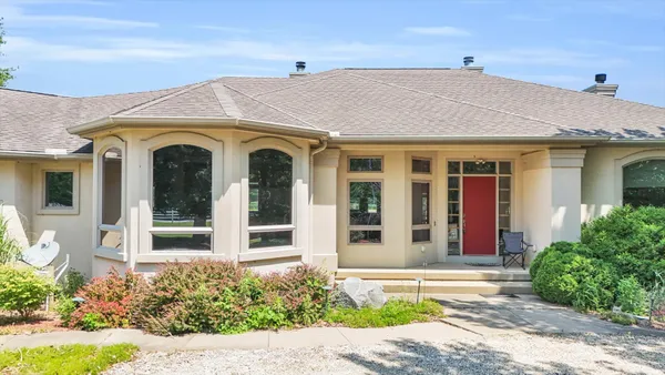 $1,100,000 | 401 M 2425 North, Mahomet, IL 61853