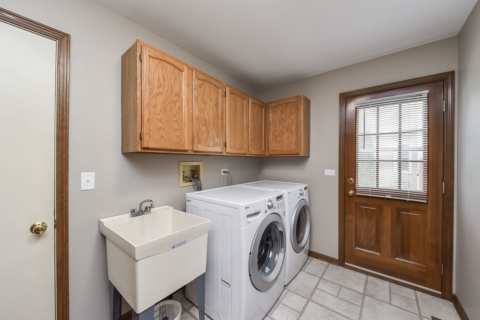 220 Aldrin Avenue Batavia, IL 60510 - Photo 9 of 23 a utility room with dryer and washer