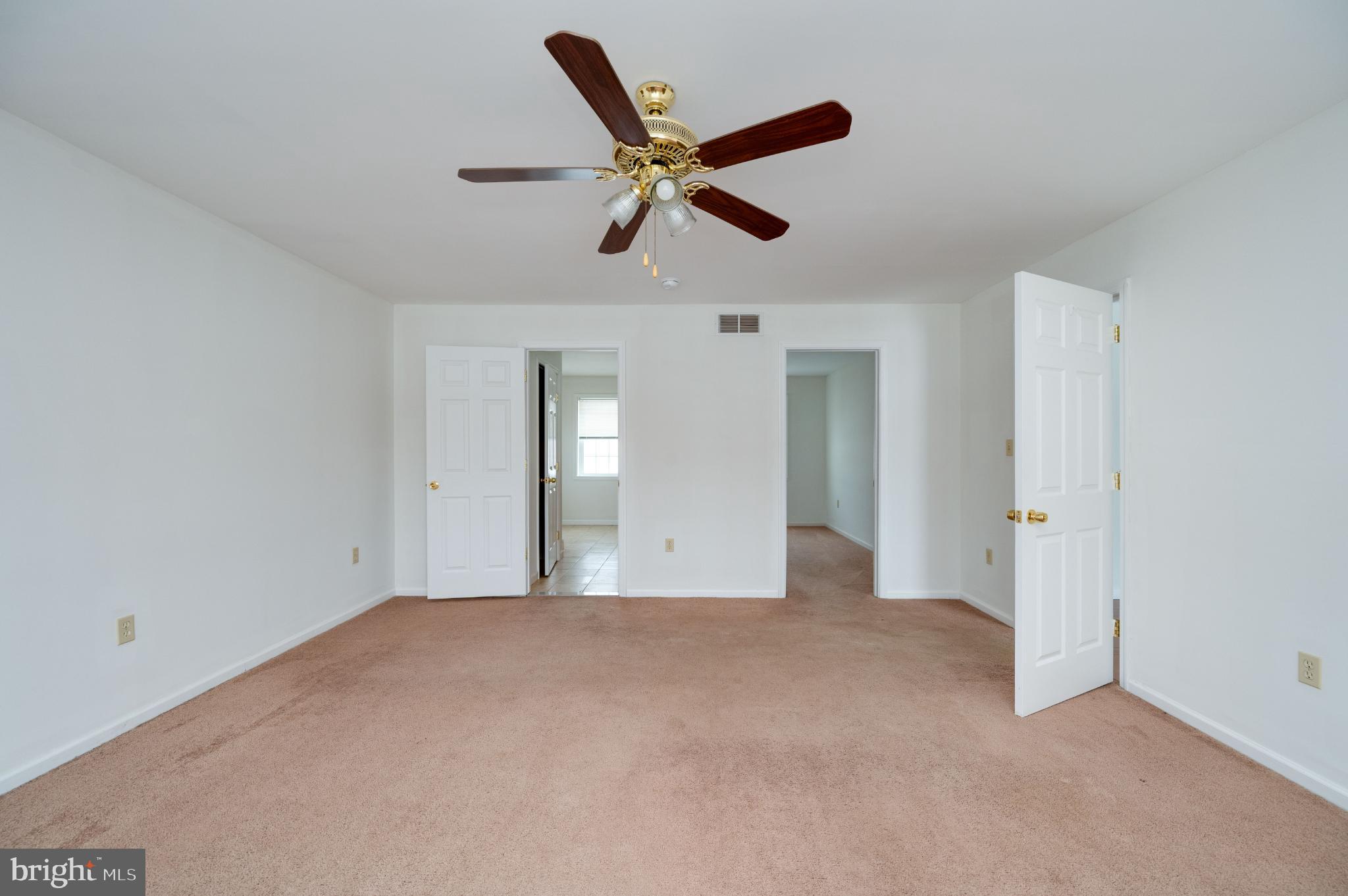 71 Walnut Road Hamburg, PA 19526 - Photo 27 of 55 Spacious room with natural light and charm.