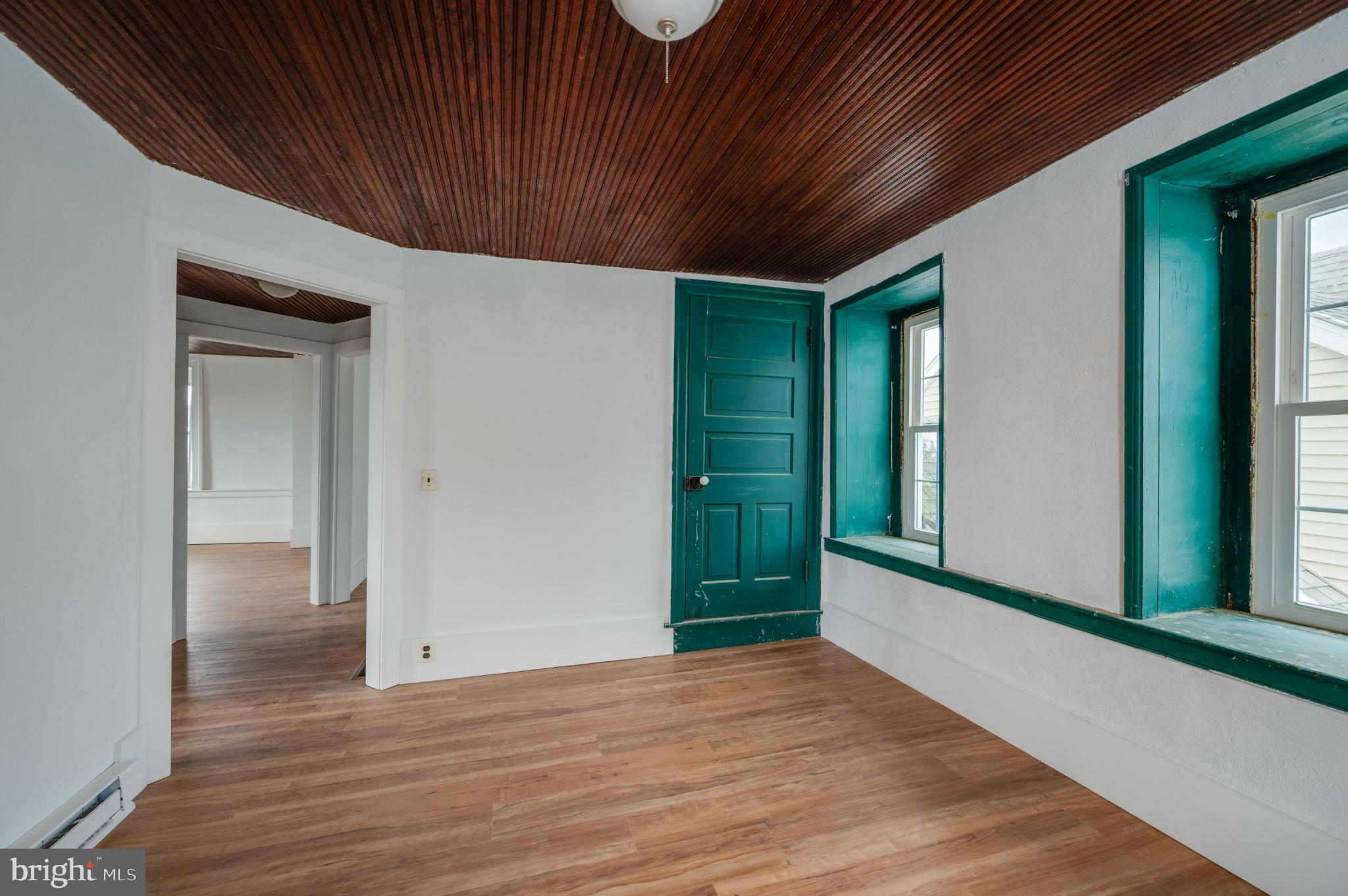 71 Walnut Road Hamburg, PA 19526 - Photo 51 of 55 Charming room with vibrant green accents.