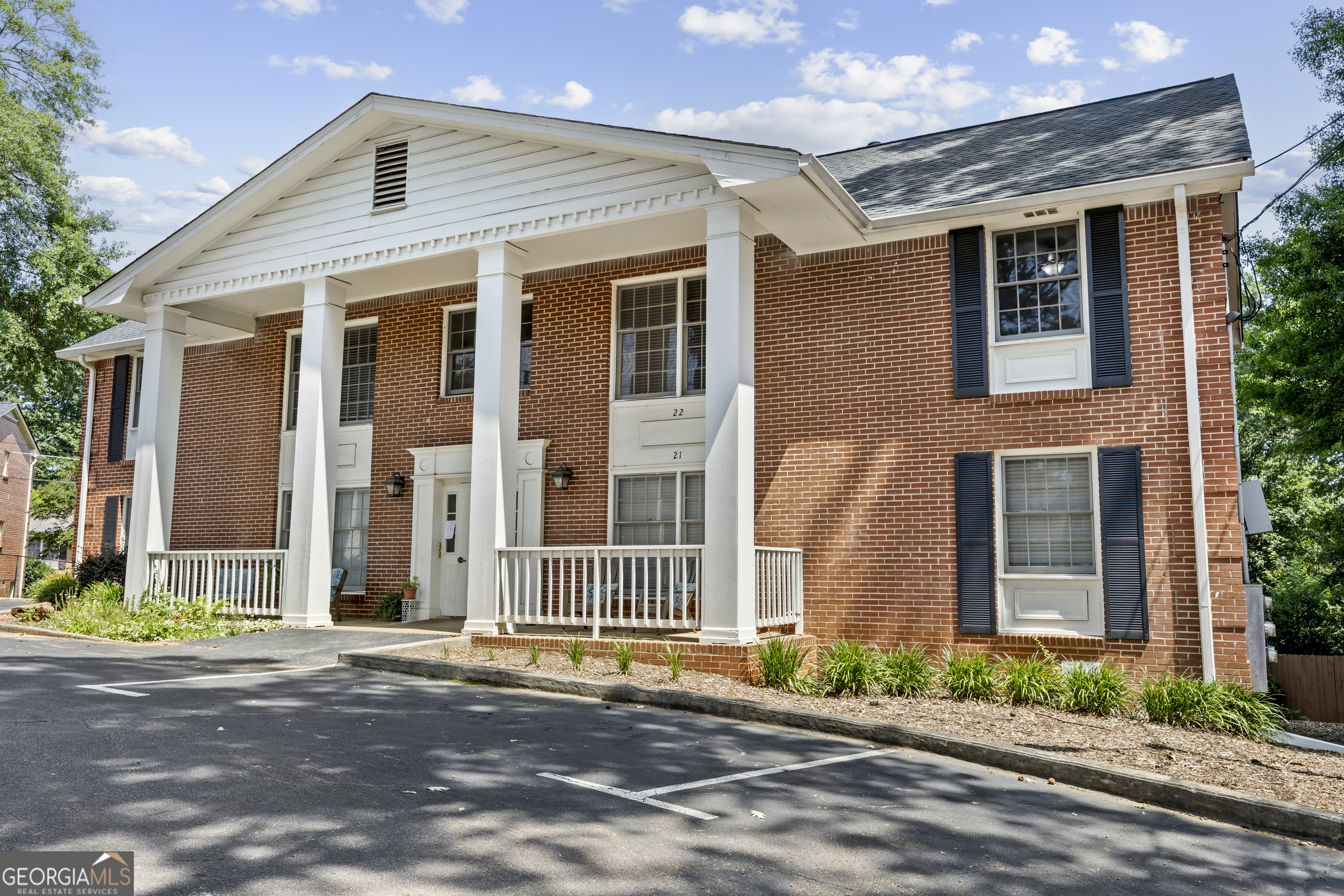 135 Hill Street, Unit 22 Decatur, GA 30030 - Photo 3 of 36 a front view of a house with a garden
