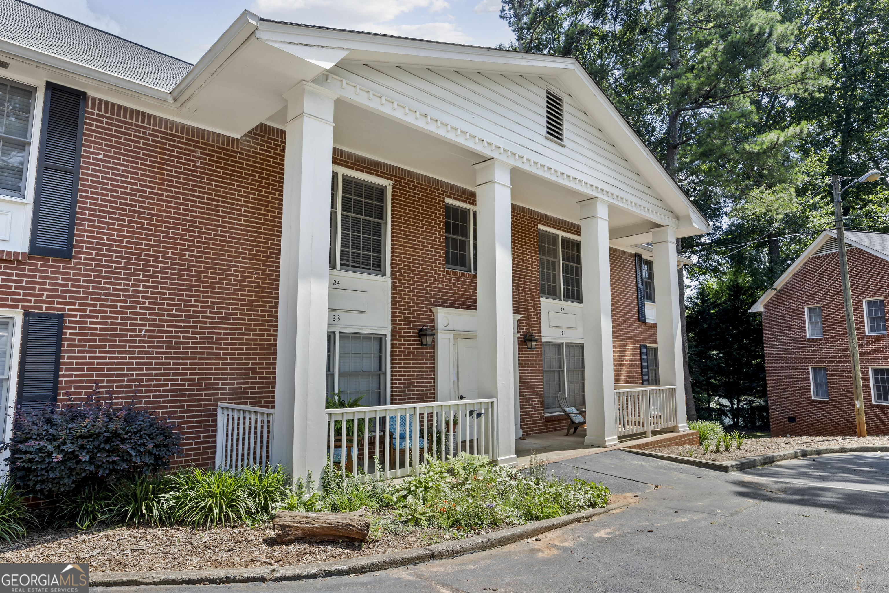 135 Hill Street, Unit 22 Decatur, GA 30030 - Photo 4 of 36 a front view of a house with garden