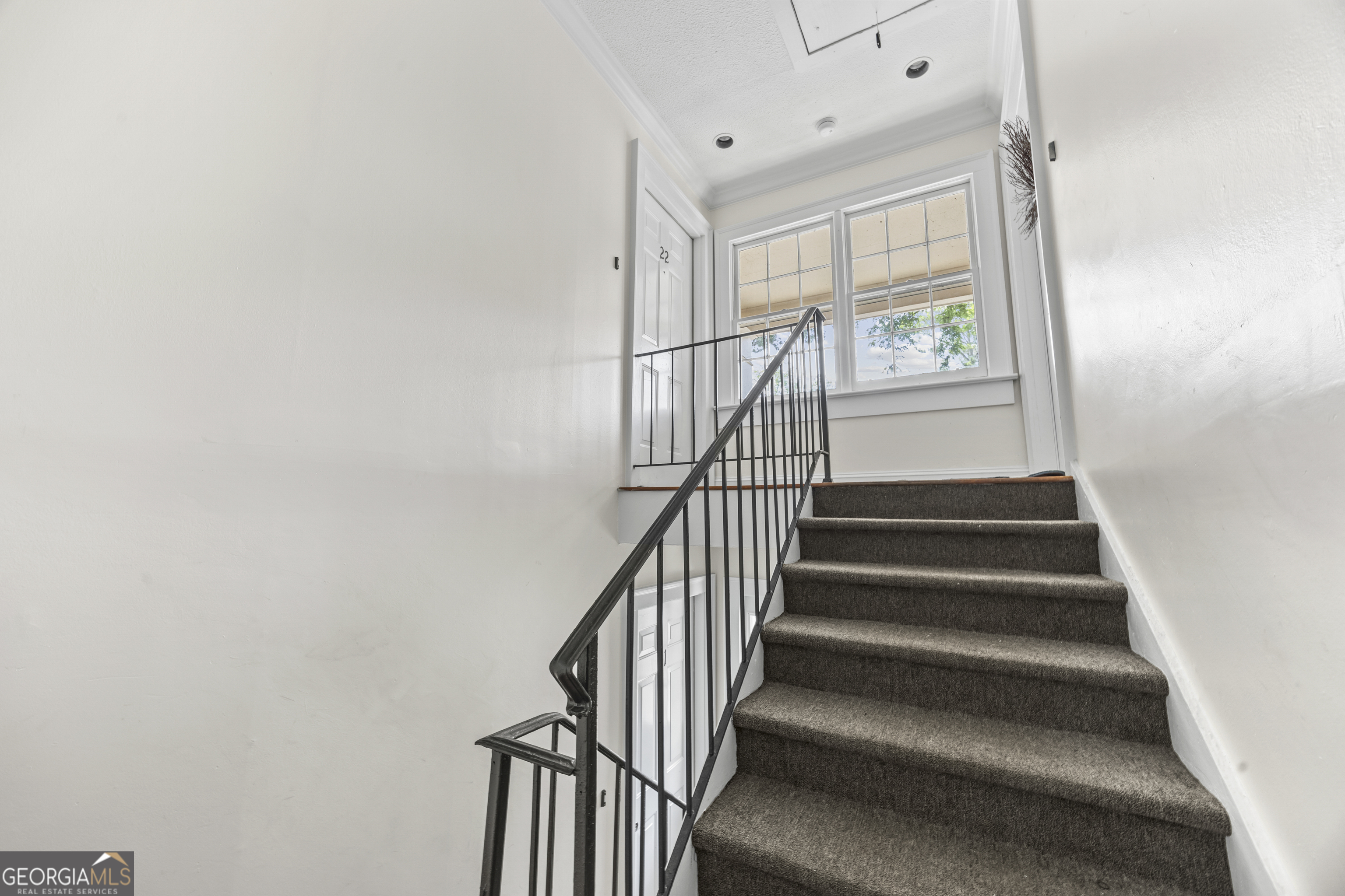135 Hill Street, Unit 22 Decatur, GA 30030 - Photo 6 of 36 a view of entryway