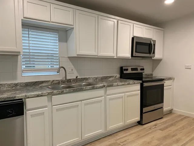 $1,450 | 1046 West Collins Street, Denison, TX 75020