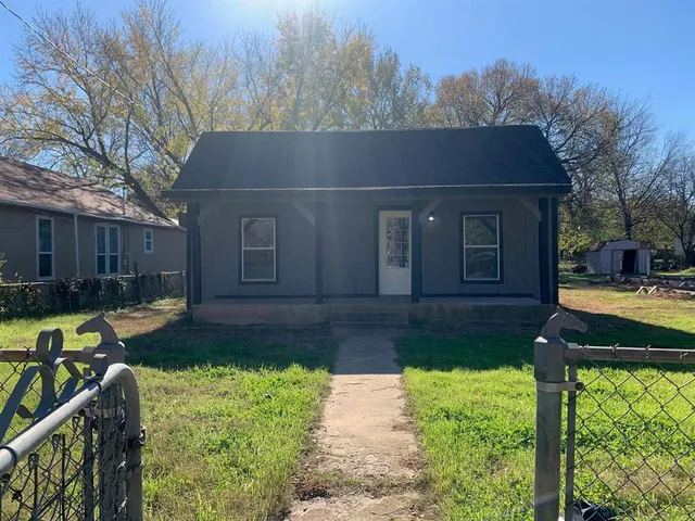 $1,450 | 1046 West Collins Street, Denison, TX 75020