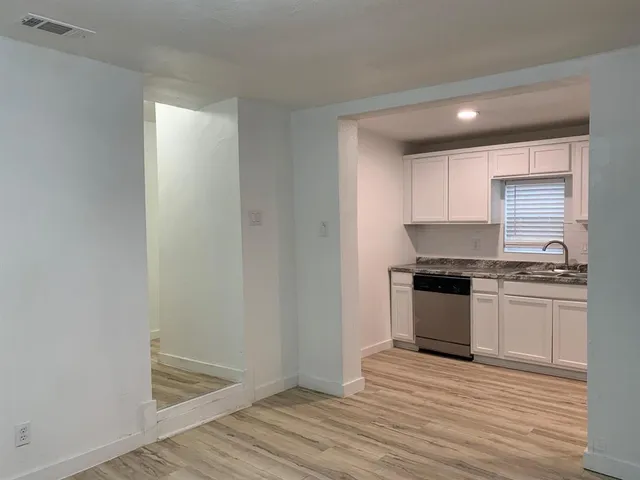 $1,450 | 1046 West Collins Street, Denison, TX 75020