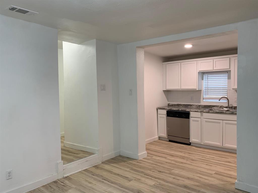 1046 West Collins Street Denison, TX 75020 - Photo 3 of 28