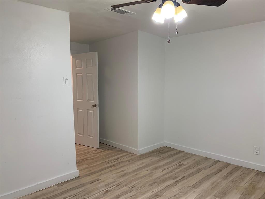 1046 West Collins Street Denison, TX 75020 - Photo 6 of 28