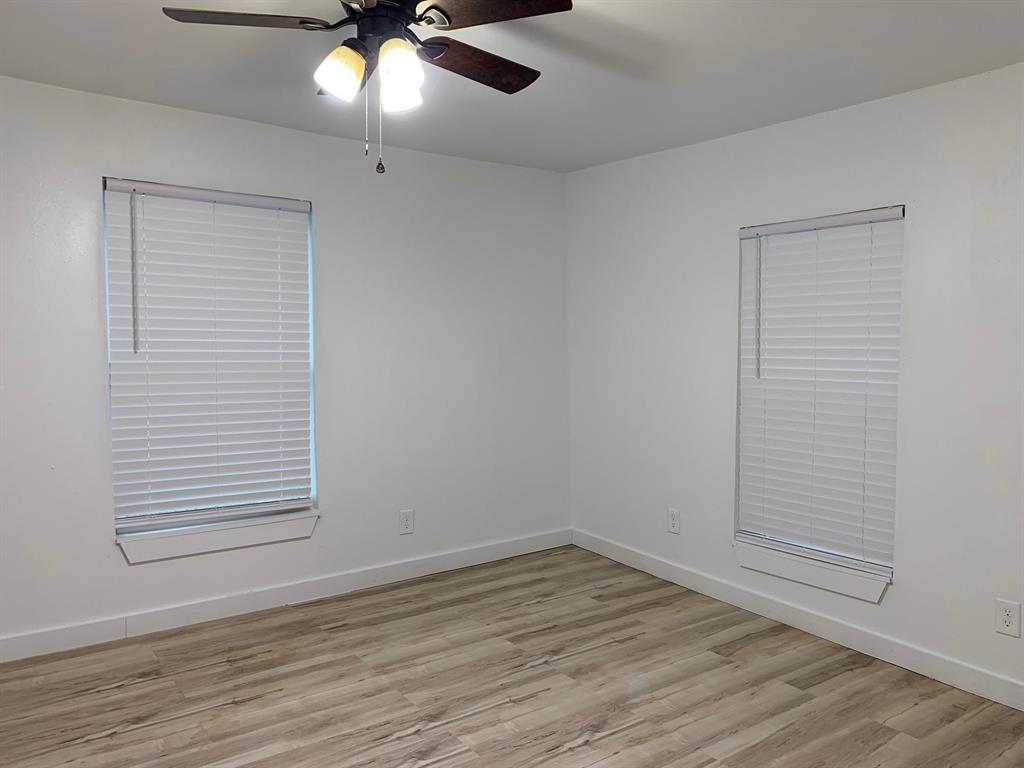 1046 West Collins Street Denison, TX 75020 - Photo 7 of 28