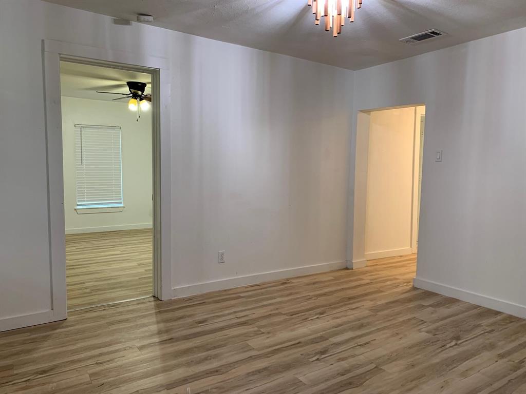 1046 West Collins Street Denison, TX 75020 - Photo 8 of 28