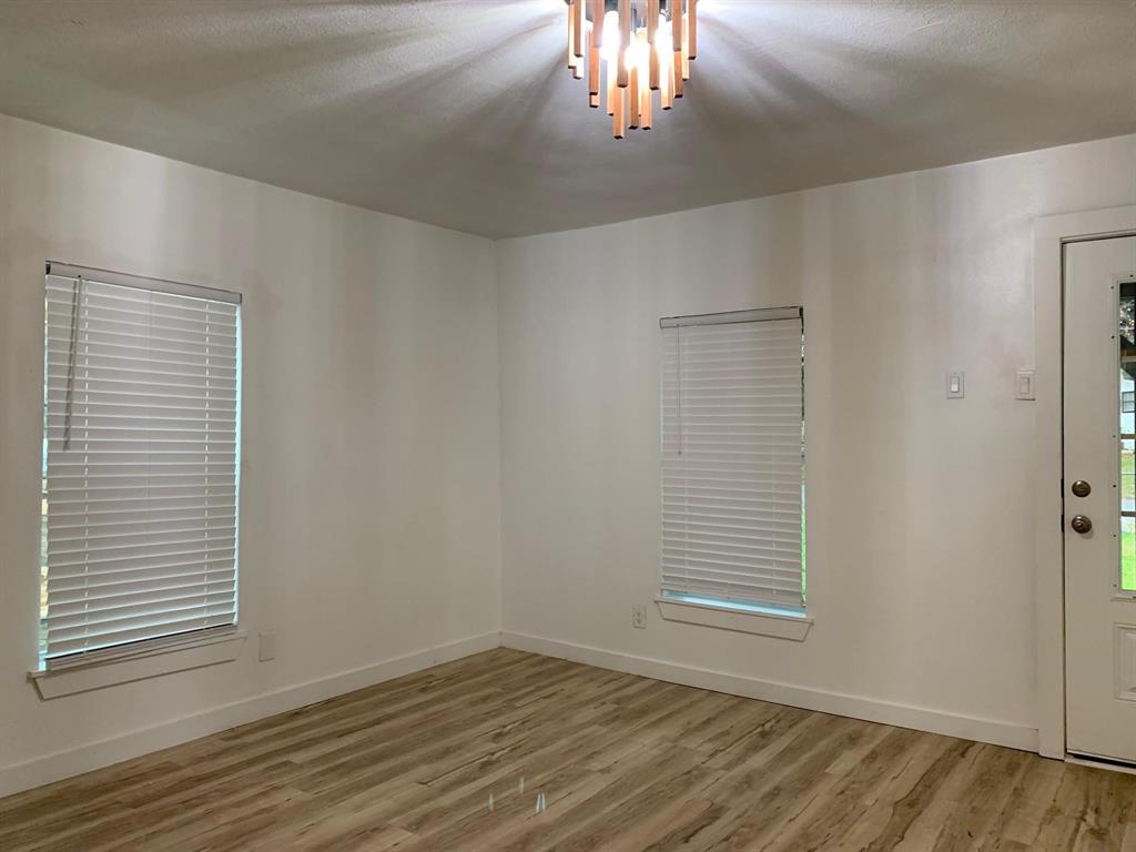 1046 West Collins Street Denison, TX 75020 - Photo 9 of 28