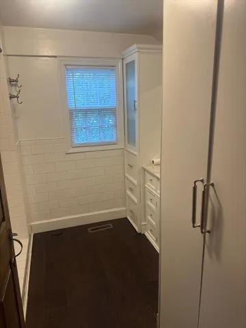 a view of utility room