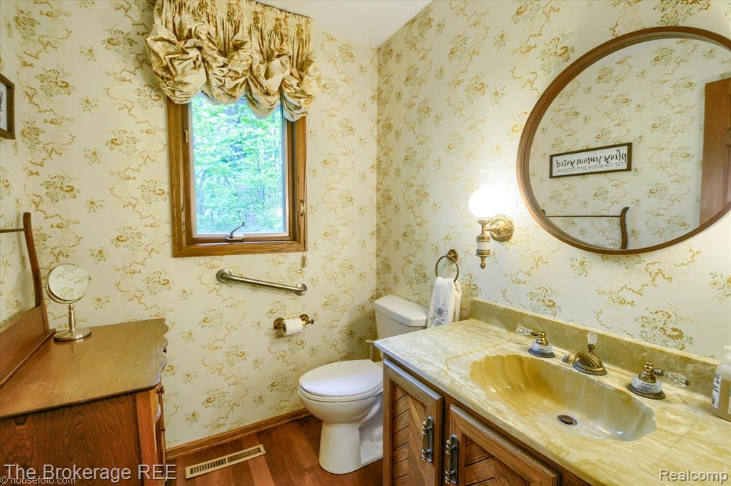 605 Morrish Road Flushing, MI 48433 - Photo 13 of 41