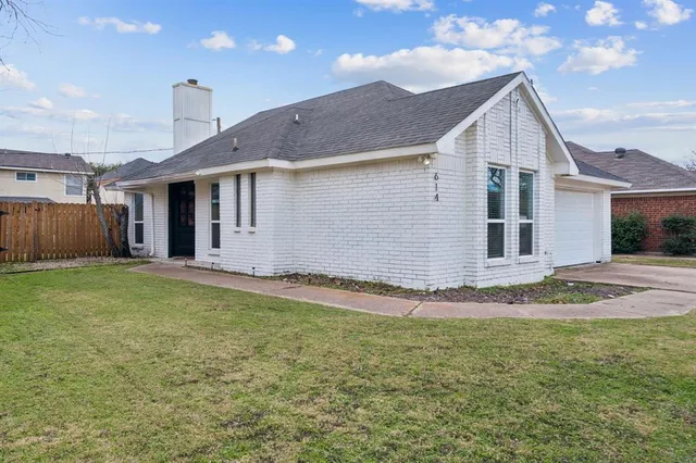 $2,250 | 614 Eagle Trace Drive, Arlington, TX 76018