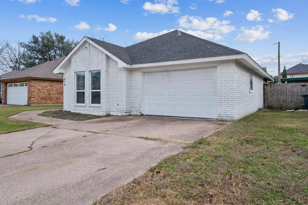 a view of a house with a yard and garage