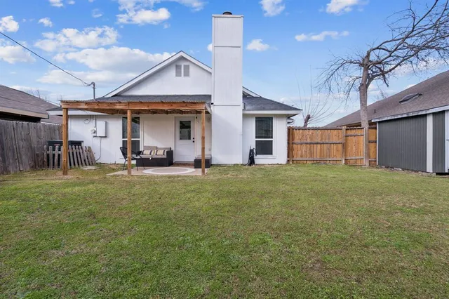 $2,250 | 614 Eagle Trace Drive, Arlington, TX 76018