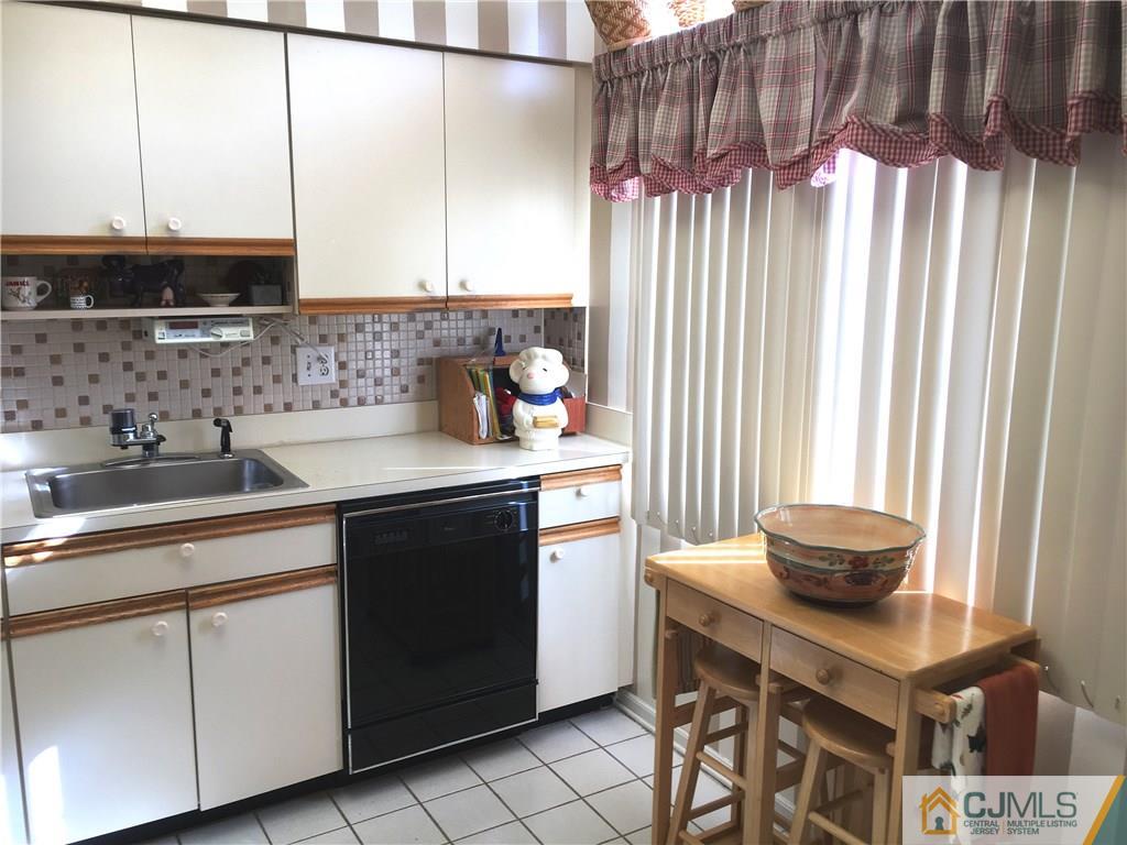 102 Winthrop Road Monroe Township, NJ 08831 - Photo 13 of 25 Gallery Image 13