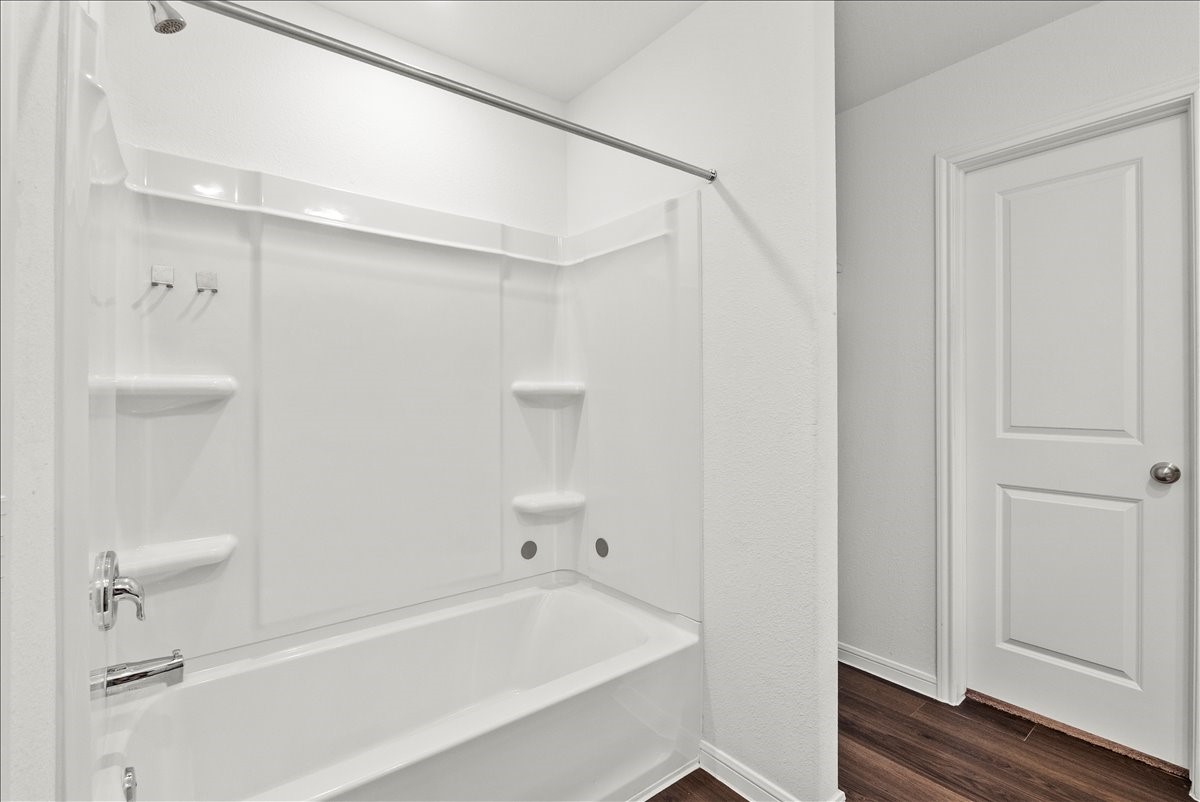 10243 Gates Ml Road Houston, TX 77034 - Photo 21 of 32 Another view of Primary Bathroom