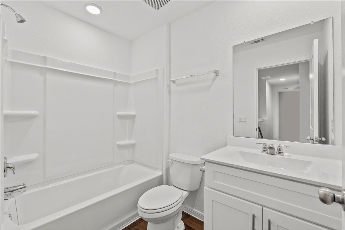 10243 Gates Ml Road Houston, TX 77034 - Photo 29 of 32 Full Bath upstairs